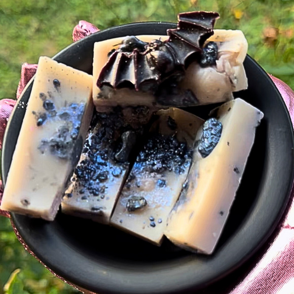 Fangs & Lace Wax Melt Chunkies: Cashmere Pink Sugar Scent - Picture 6 of 10